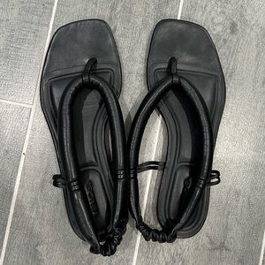 Chic Summer Sandals. Leather Puffy Straps Thong Flat Sandals with Ankle Support